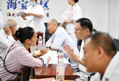 援疆医疗专家进社区 健康服务暖人心